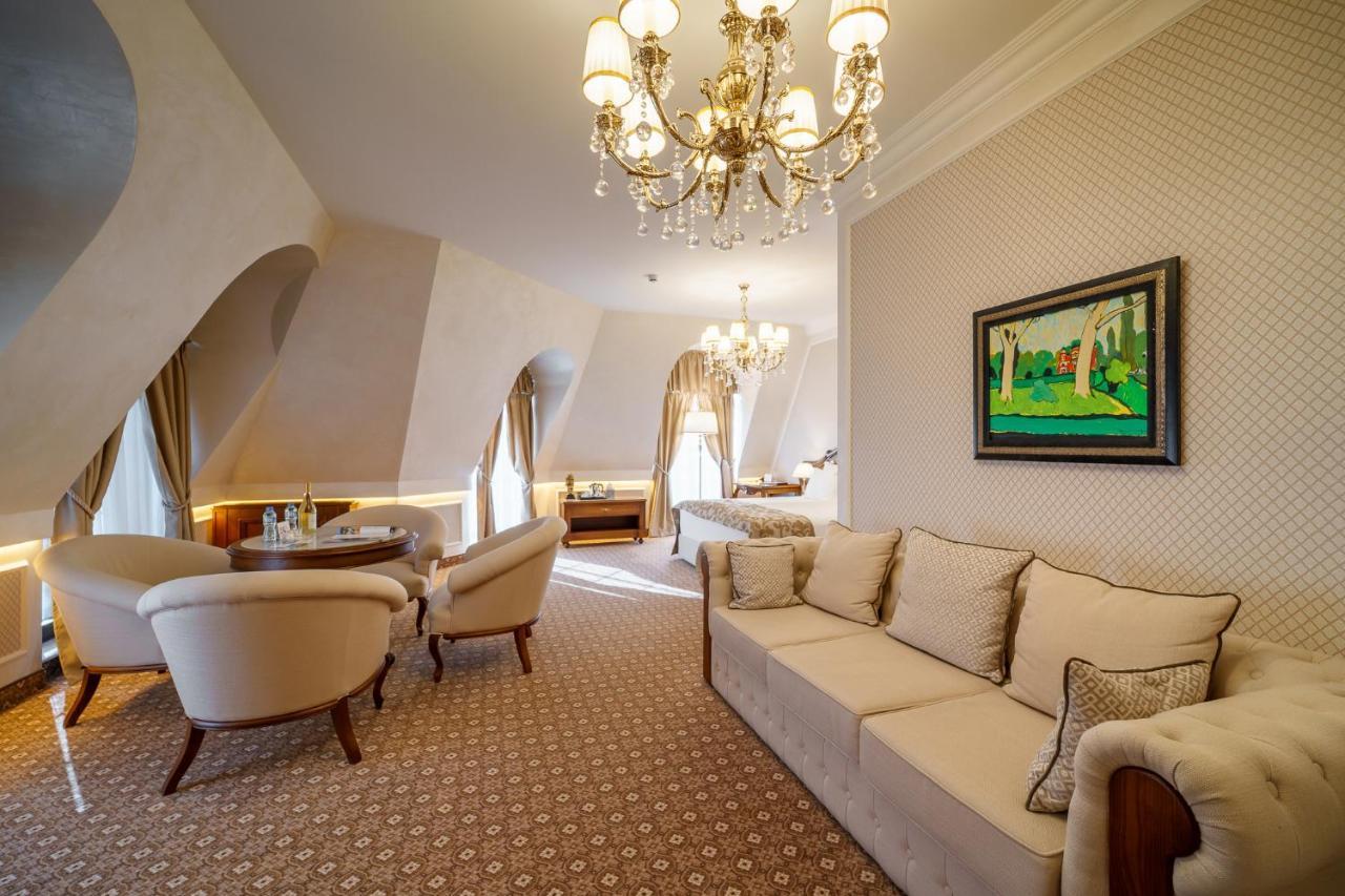 Residence City Garden - Certificate Of Excellence Top 10 Best Five-Stars City Hotels For 2024 Awarded By Htif Plovdiv Bagian luar foto