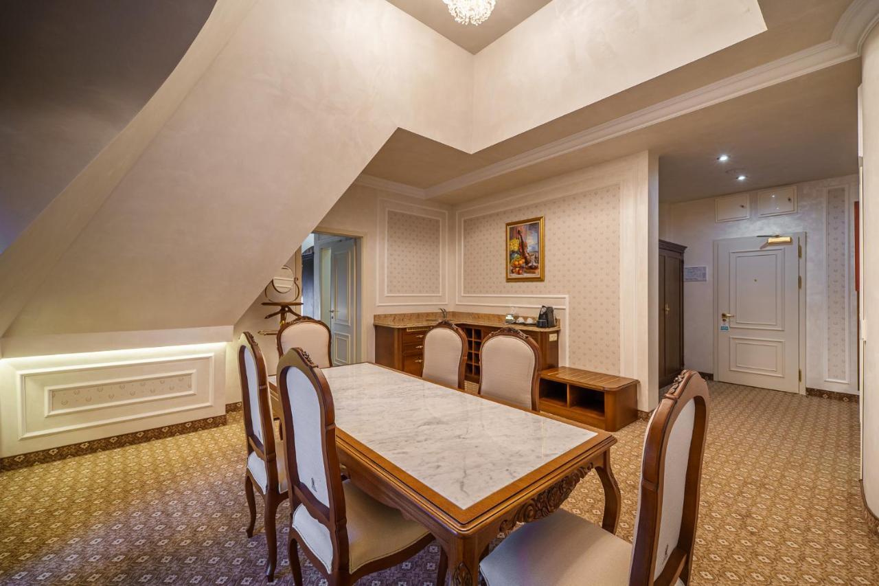 Residence City Garden - Certificate Of Excellence Top 10 Best Five-Stars City Hotels For 2024 Awarded By Htif Plovdiv Bagian luar foto
