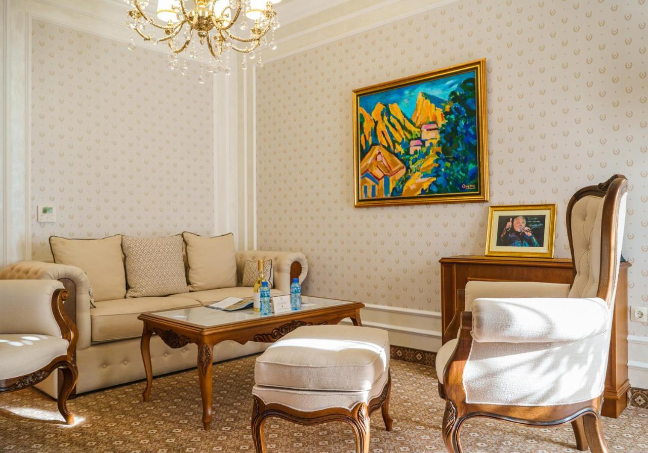 Residence City Garden - Certificate Of Excellence Top 10 Best Five-Stars City Hotels For 2024 Awarded By Htif Plovdiv Bagian luar foto