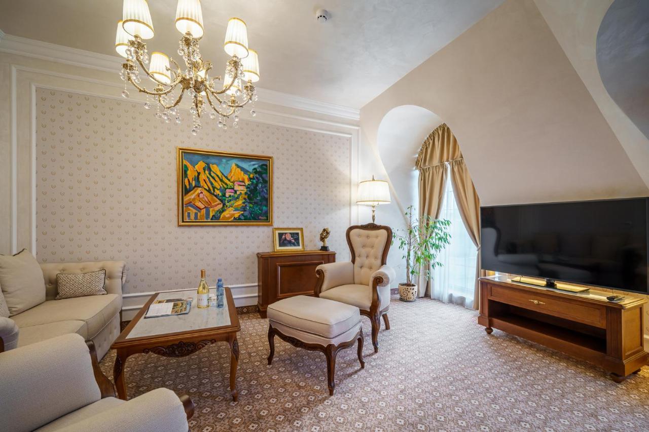 Residence City Garden - Certificate Of Excellence Top 10 Best Five-Stars City Hotels For 2024 Awarded By Htif Plovdiv Bagian luar foto
