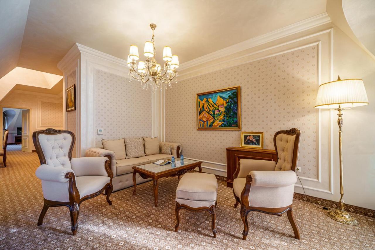 Residence City Garden - Certificate Of Excellence Top 10 Best Five-Stars City Hotels For 2024 Awarded By Htif Plovdiv Bagian luar foto