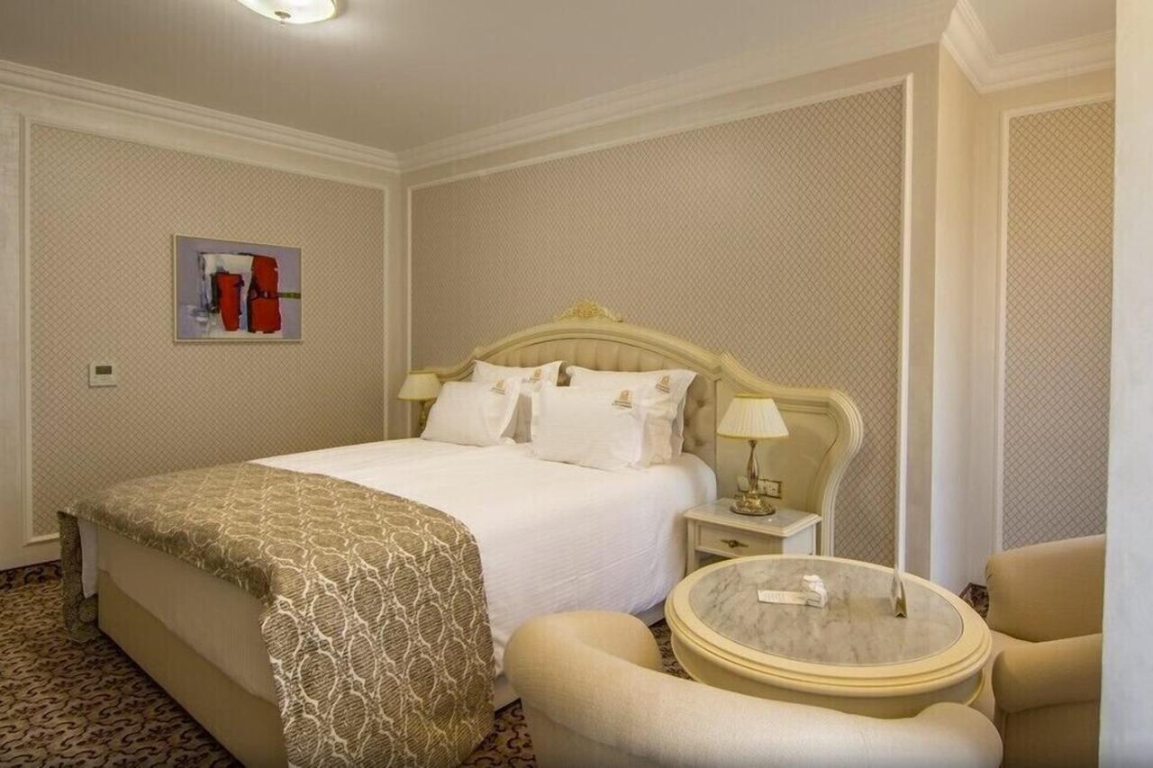 Residence City Garden - Certificate Of Excellence Top 10 Best Five-Stars City Hotels For 2024 Awarded By Htif Plovdiv Bagian luar foto