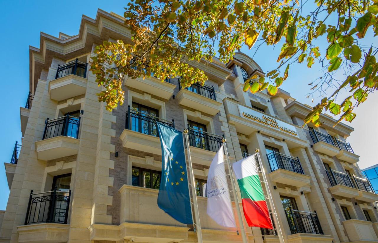 Residence City Garden - Certificate Of Excellence Top 10 Best Five-Stars City Hotels For 2024 Awarded By Htif Plovdiv Bagian luar foto